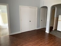 Building Photo - Large one room efficiency with large kitchen