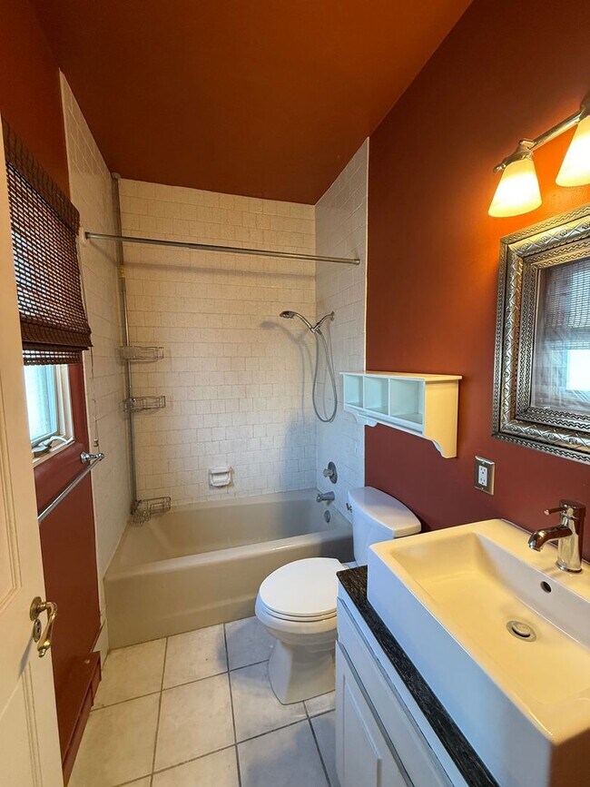 Building Photo - Townhome Near Old Town and Sawmill District