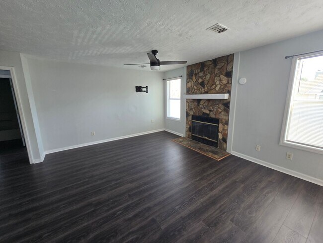 Building Photo - 979-7 Stewarts Creek ~ Stewarts Creek