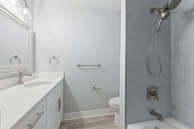 Building Photo - A Truly Charming Find! Discover this stunning 1-bedroom, 1-bath duplex in the highly sought-after...