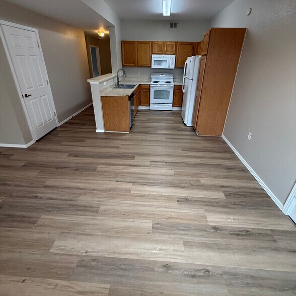 Kitchen - 3002 West Elizabeth Street