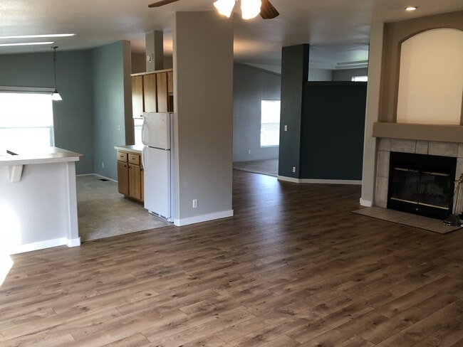 Building Photo - Beautiful and Convenient Turner Location!