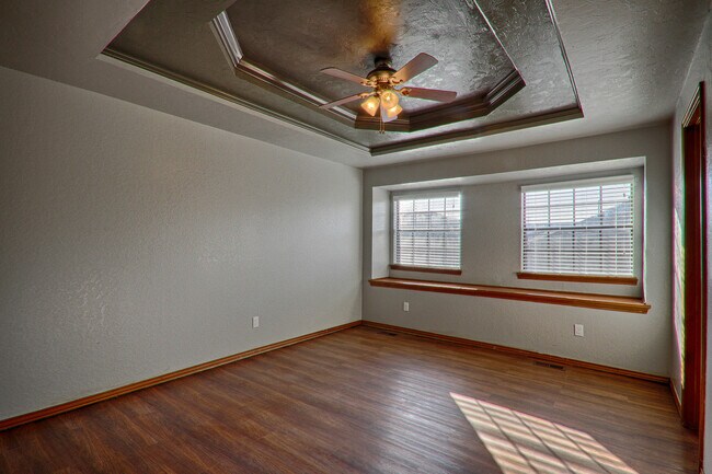 Building Photo - Beautiful house in Yukon 3 bed and 2 bath
