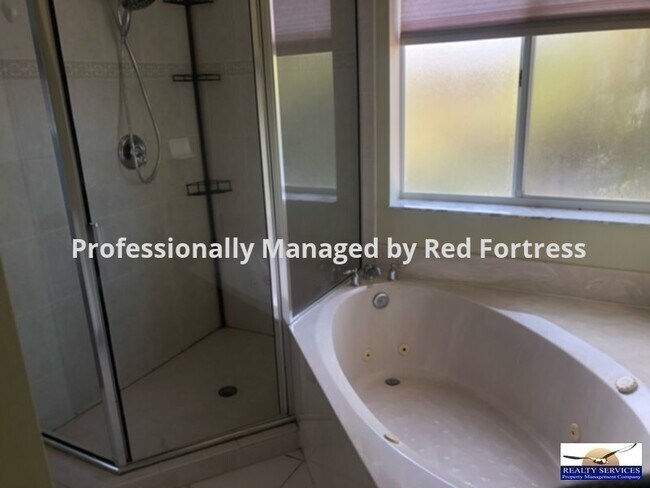 Building Photo - 3350 Antica St