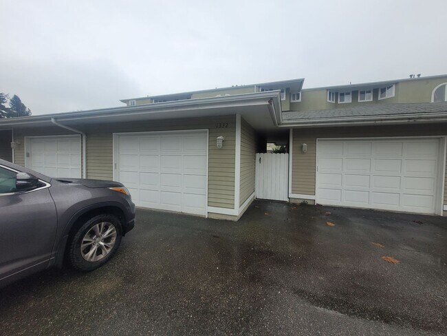 Building Photo - Bayview Townhouse Condo in Blaine with Gar...