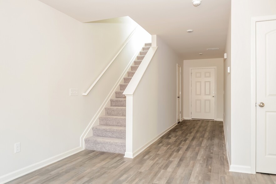Building Photo - 6402 Century Ln