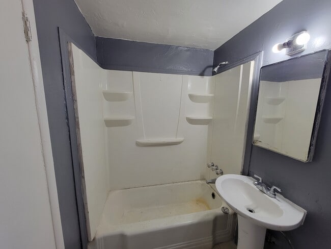 Building Photo - 461 W Thurber Rd