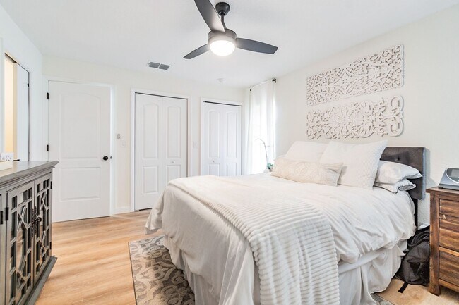 Building Photo - 1813 Chinaberry Dr