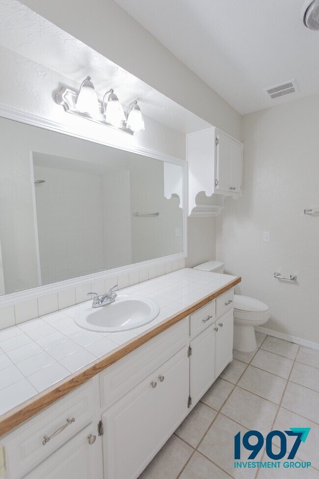 Building Photo - 1852 Sunrise Dr
