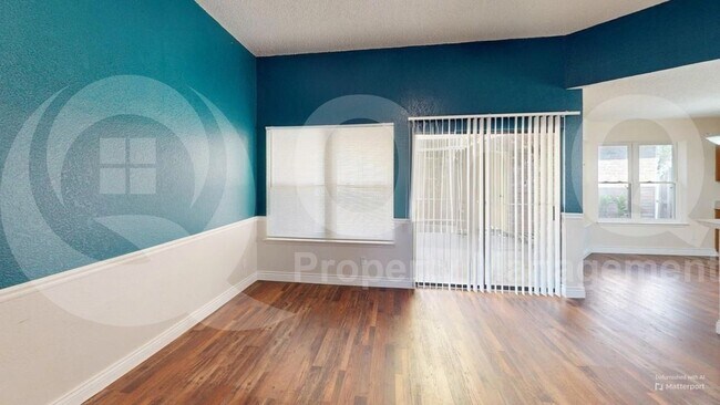 Building Photo - 1517 Yorkshire Dr