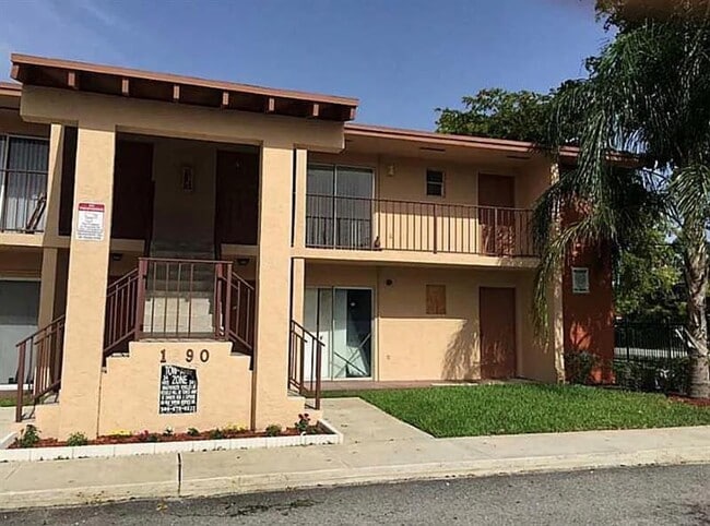 Primary Photo - 1290 NE 119th St
