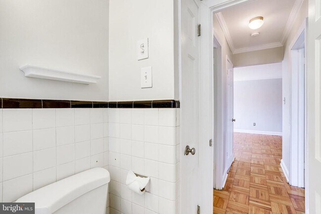 Building Photo - 1716 W Abingdon Dr