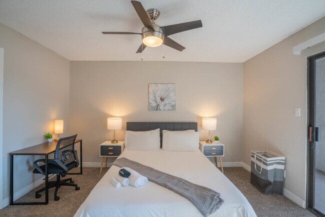 Building Photo - 8550 E McDowell Rd