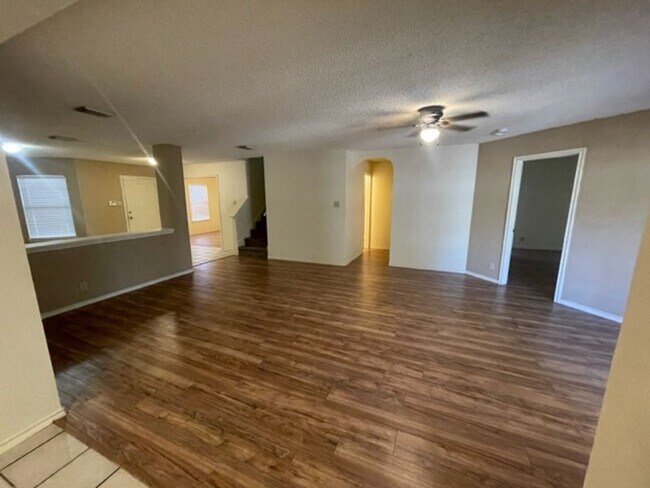Building Photo - 5 br, 3 bath House - 7111 Valewood View