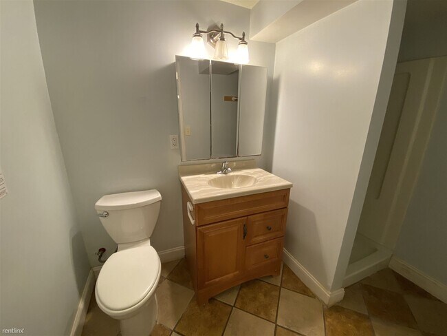 Building Photo - 7 br, 3 bath House - 524 Walnut St 524 Walnut