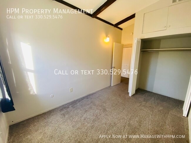 Building Photo - 511 Wrexham Ave SW