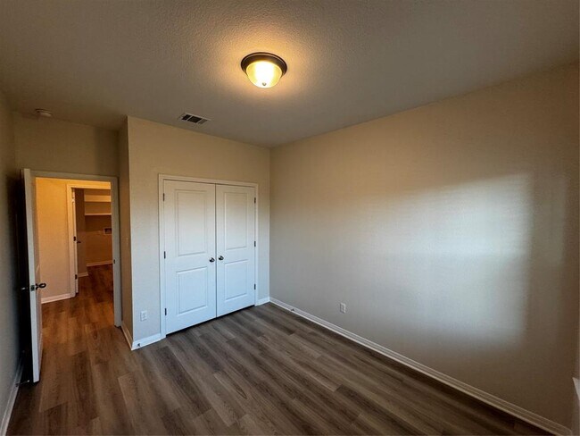 Building Photo - 905 Copper Frond Way