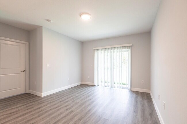 Building Photo - BRAND NEW Construction, 3 bed / 2 bath Ren...