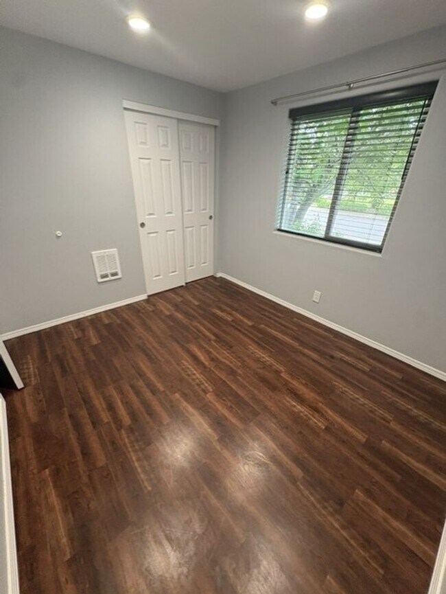 Building Photo - Newly updated