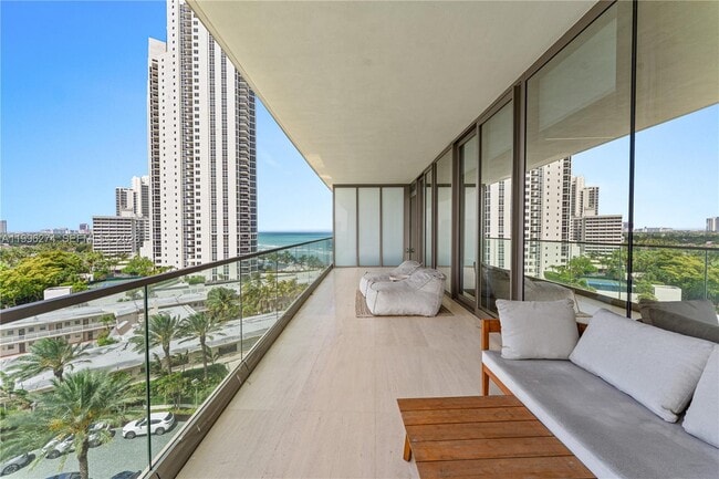 Building Photo - 18975 Collins Ave