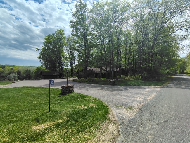 Building Photo - 156051 Restlawn Rd