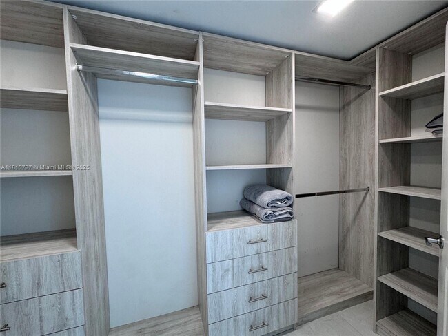 Building Photo - 400 Sunny Isles Blvd