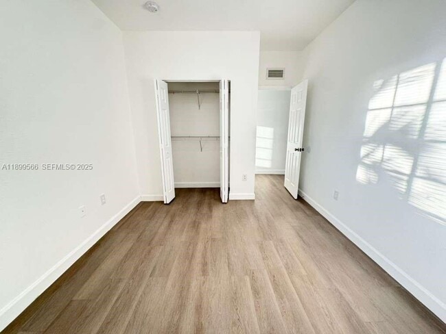 Building Photo - 2962 NW 35th Ave