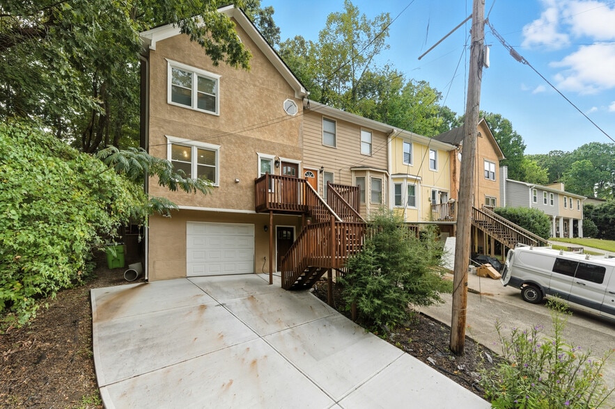 Primary Photo - 4541 Coopers Creek Pl SE