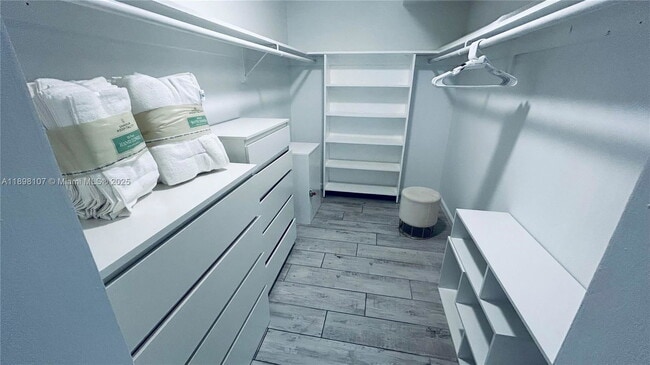 Building Photo - 9971 W Bay Harbor Dr