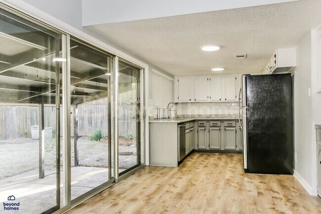 Building Photo - MOVE-IN READY! Great 3 Bed, 2 Bath Home in Sherwood