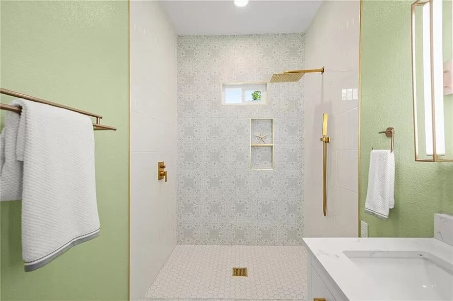 Unwind after a long day soaking under the rain shower. - 5402 Duval St