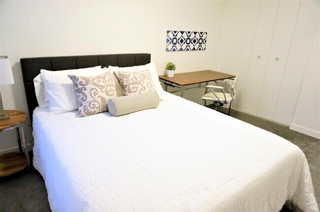 Building Photo - Madison View - 1 bedroom