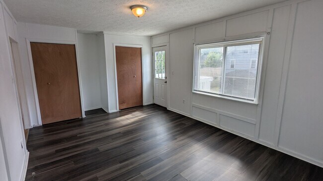 Building Photo - Springs Acquisitions, LLC 2387/2389 29th S...