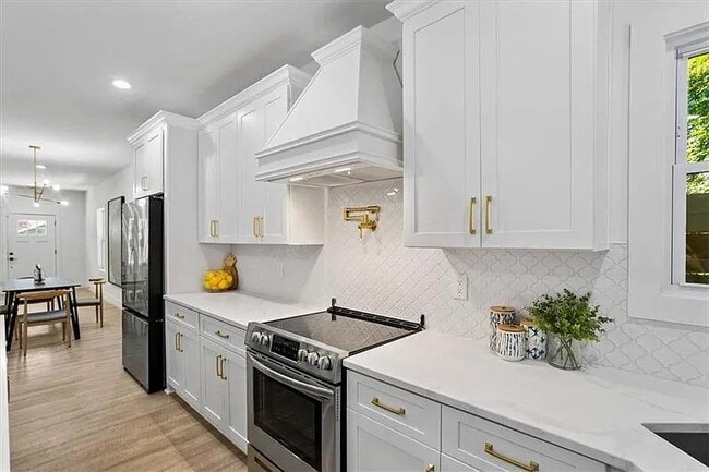 Building Photo - 987 Fair St SW