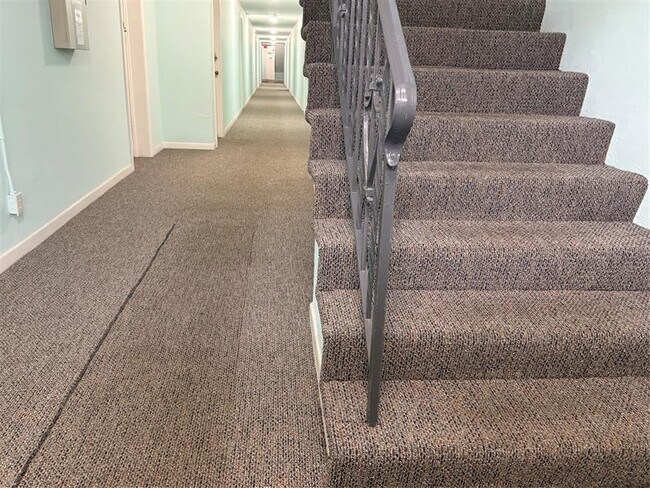 Building Photo - 412 S Cypress Rd