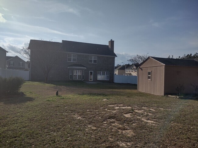 Building Photo - Beautiful and Charming! You Want it and Th...