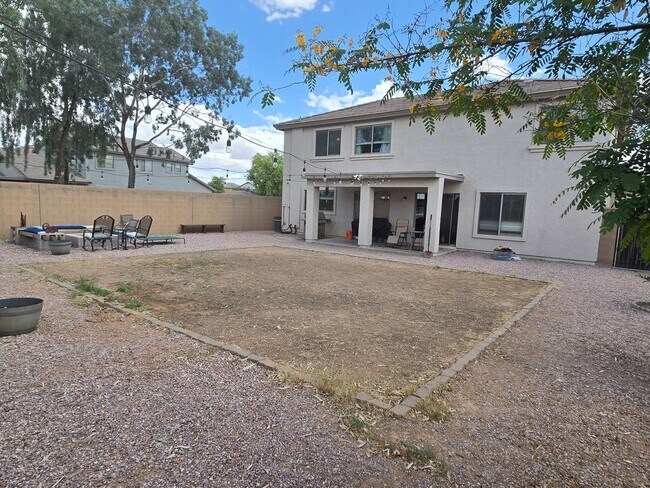 Building Photo - 2 story 3-bed, 2-bath home in San Tan Valley!
