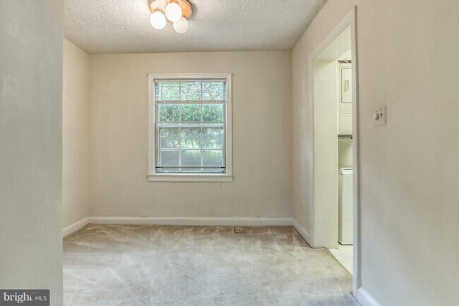 Building Photo - 2401 Arlington Blvd