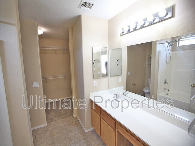 Building Photo - 12915 W Lawrence Ct