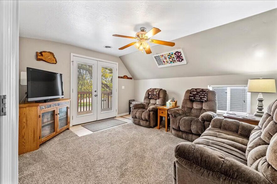 Primary Photo - 203 6th Ave S