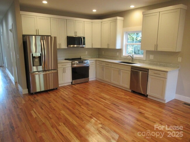 Building Photo - 2071 Gladwood Ln