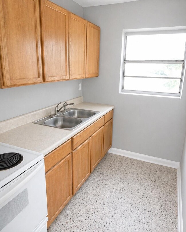 Building Photo - 413 N Sapodilla Ave