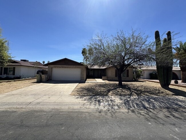 Building Photo - 5339 W Yucca St