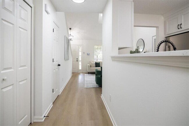 Building Photo - 4033 Ravenwood Ct