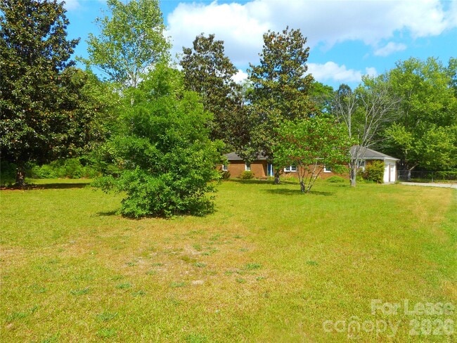 Building Photo - 733 Catawba Cir N