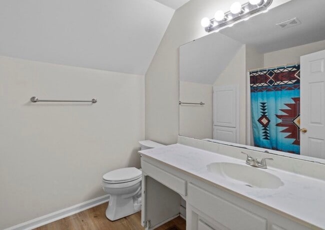 Building Photo - 1017 S Hills Dr