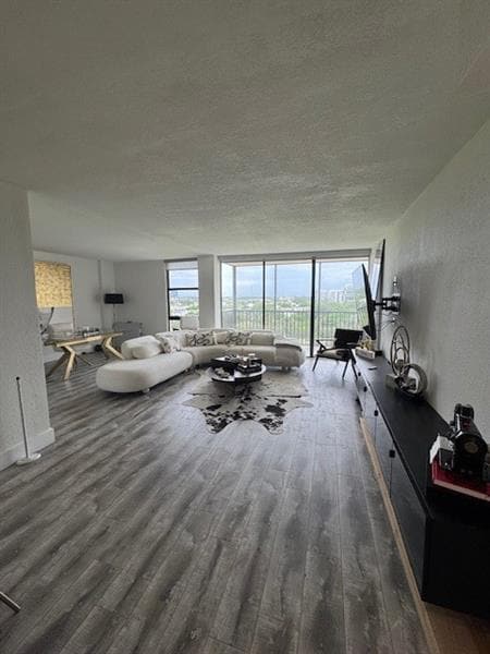 Building Photo - 20335 W Country Club Dr
