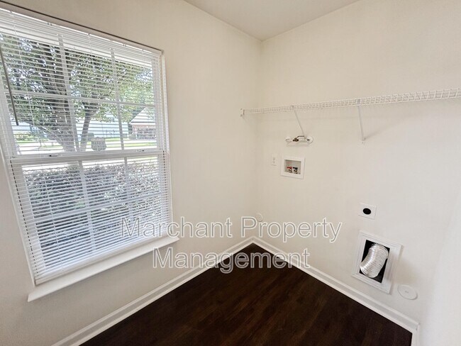 Building Photo - 510 Riello Dr
