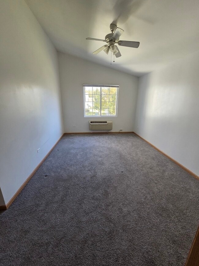 Building Photo - 2125 Silverstone Dr