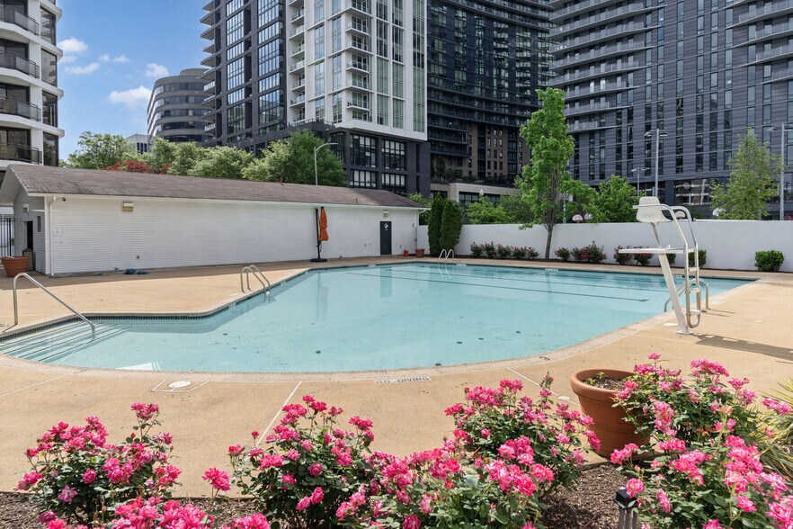 Building Photo - 1530 Key Blvd